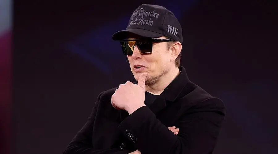 Эррол Маск раскрыл объёмы биткоинов в портфелях Илона и Кимбала