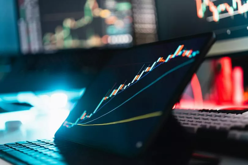 Биткоин у $60 000: ETF теряют $2 млрд за неделю — что изменилось с февраля